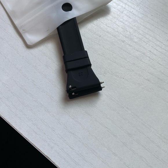 NWT Fitbit Versa 2 Thin Black Replacement Band - Picture 3 of 6